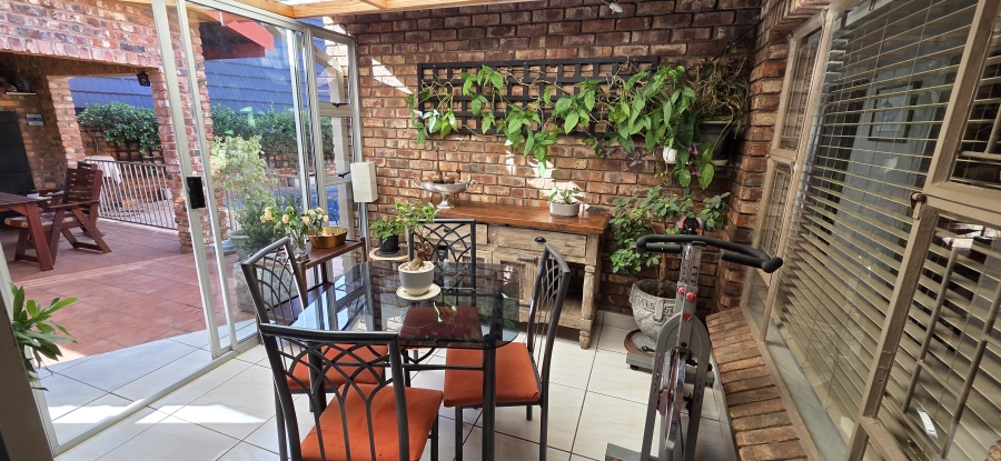 3 Bedroom Property for Sale in Roylglen Gardens Northern Cape